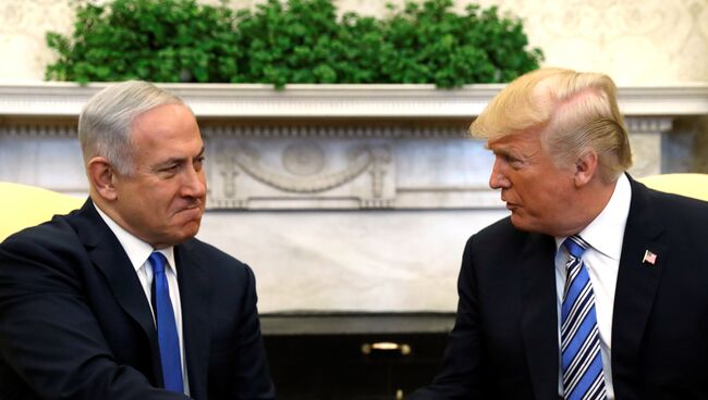 Премьер-министр Израиля Биньямин Нетаньяху с президентом США Дональдом Трампом в Овальном кабинете Белого дома в Вашингтоне, США. 5 марта 2018