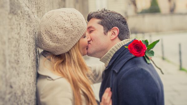 Сексолог назвала замену объятиям и поцелуям: Отношения: Забота о себе: optnp.ru