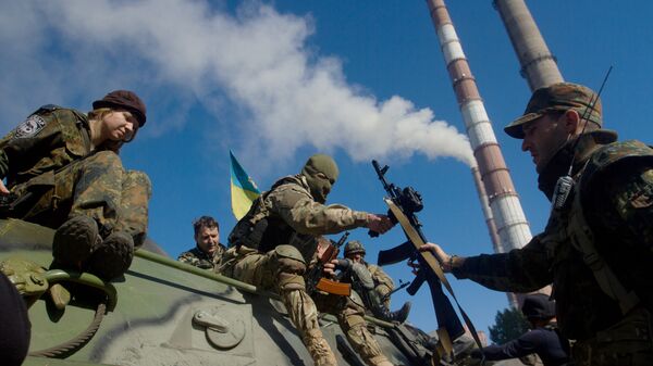 Бойцы батальона Айдар в городе Счастье Луганской области, 2014 год 