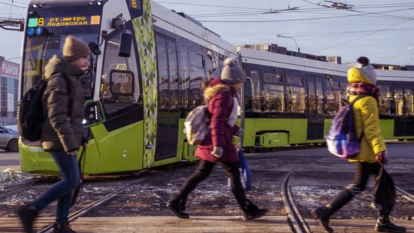 Частный трамвай Чижик на маршруте от Хасанской улицы до Ладожского вокзала в Санкт-Петербурге. Архивное фото