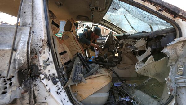 Взорванный автомобиль в афганском Джелалабаде. 7 марта 2018
