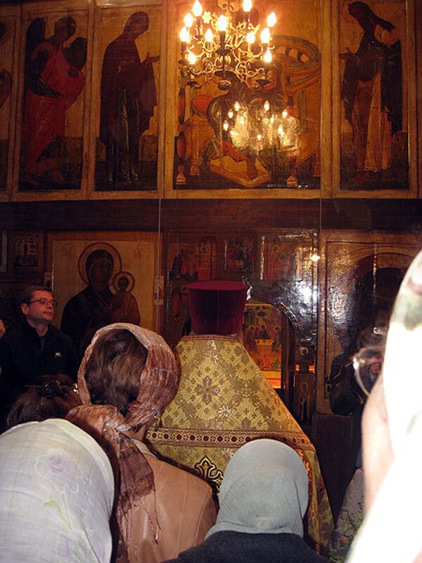 Блаженного Первое богослужение в отреставрированной церкви преподобного Александра Свирского в соборе Василия