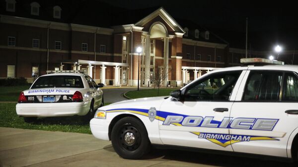 Полицейские машины рядом со школой Хаффмана в Бирмингеме в штате Алабама. 7 марта 2018