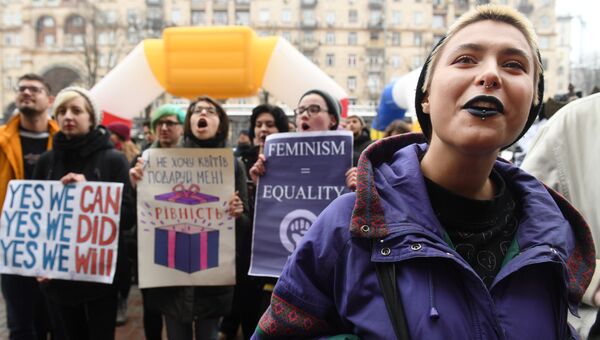 Участники марша феминисток в Киеве. 8 марта 2018