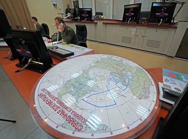 Военнослужащие во время боевого дежурства на радиолокационной станции Воронеж-ДМ в посёлке Дунаевка в Калининградской области Военнослужащие во время боевого дежурства на радиолокационной станции Воронеж-ДМ в посёлке Дунаевка в Калининградской области