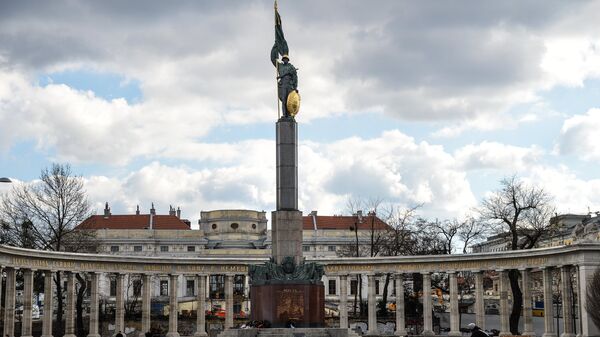 Памятник советским воинам, погибшим при освобождении Австрии от фашизма на площади Шварценбергплац в Вене. Архивное фото