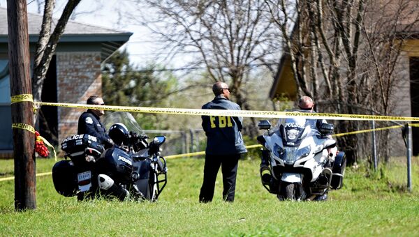 Полиция и сотрудники ФБР в Остине, где произошли взрывы в частных домах, штат Техас. 12 марта 2018