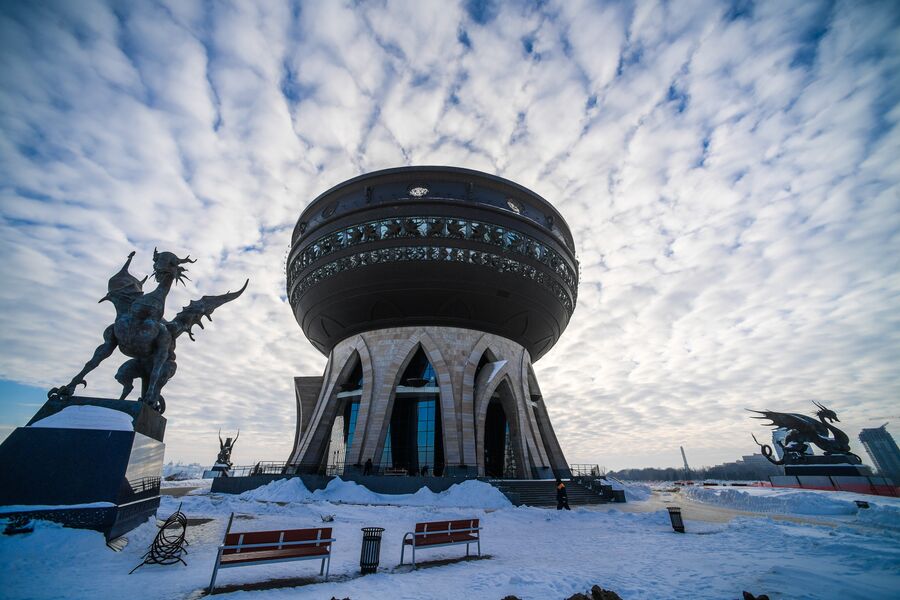 Статуи Зиланта и Центр семьи в Казани