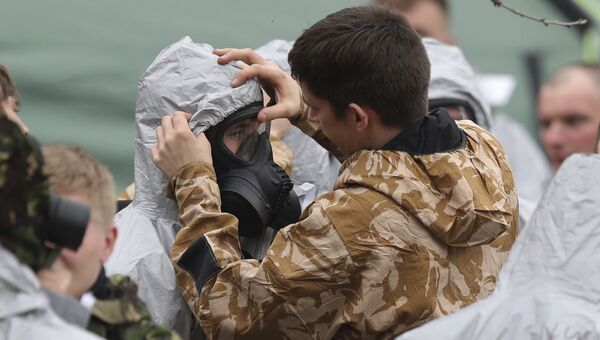 Военнослужащие во время следственных мероприятий по делу об отравлении экс-разведчика Скрипаля