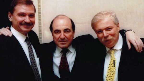 Николай Глушков (слева), Борис Березовский и Бадри Патаркацишвили. 1995