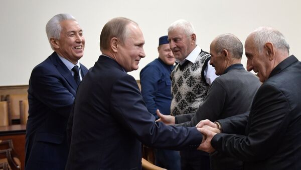 Владимир Путин во время встречи с представителями общественности республики в Махачкале. 13 марта 2018