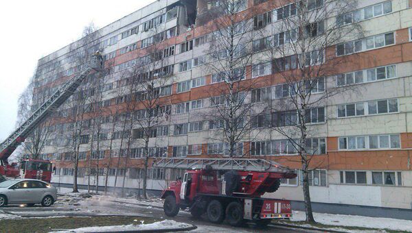 На месте взрыва в девятиэтажном жилом доме в Санкт-Петербурге. 13 марта 2018
