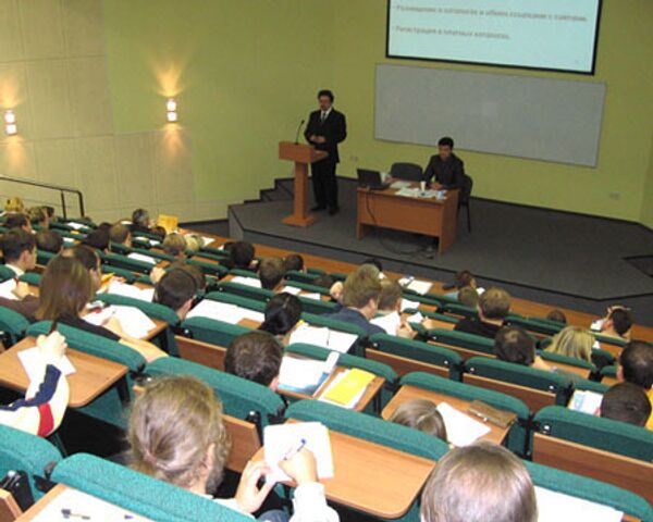 Более 230 тысяч россиян пройдут через опережающее обучение по итогам 2009 года