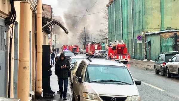 Ликвидация пожара на складах на Балтийской улице в Петербурге. 14 марта 2018
