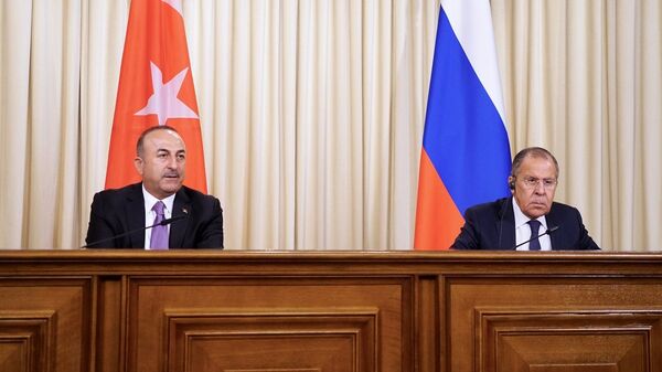 Министр иностранных дел России Сергей Лавров и глава МИД Турции Мевлют Чавушоглу во время пресс-конференции. 14 марта 2018