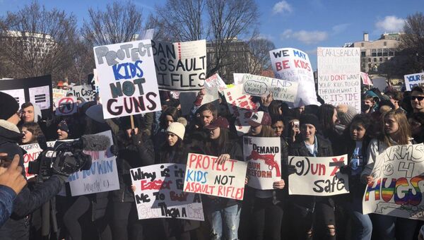 Акция американских школьников у Белого дома против оружия. 14 марта 2018