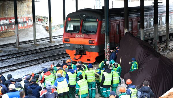 Возле станции Маленковская электропоезд сообщением Фрязино - Москва столкнулся с трактором. 14 марта 2018