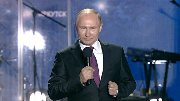 Путин поблагодарил крымчан за настоящую демократию Путин поблагодарил крымчан за настоящую демократию