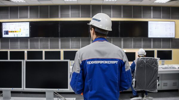 Инженеры в диспетчерской строящейся Балаклавской ТЭС в Крыму