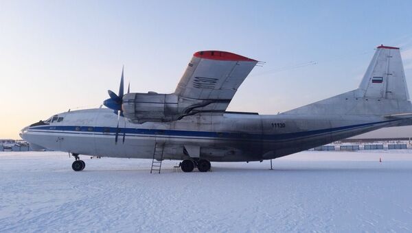 Самолет Ан-12, у которого при взлёте в аэропорту «Якутск» отвалилась створка грузового люка. 15 марта 2018