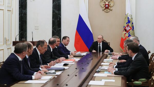 Президент РФ Владимир Путин проводит совещание с постоянными членами Совета безопасности РФ. Архивное фото