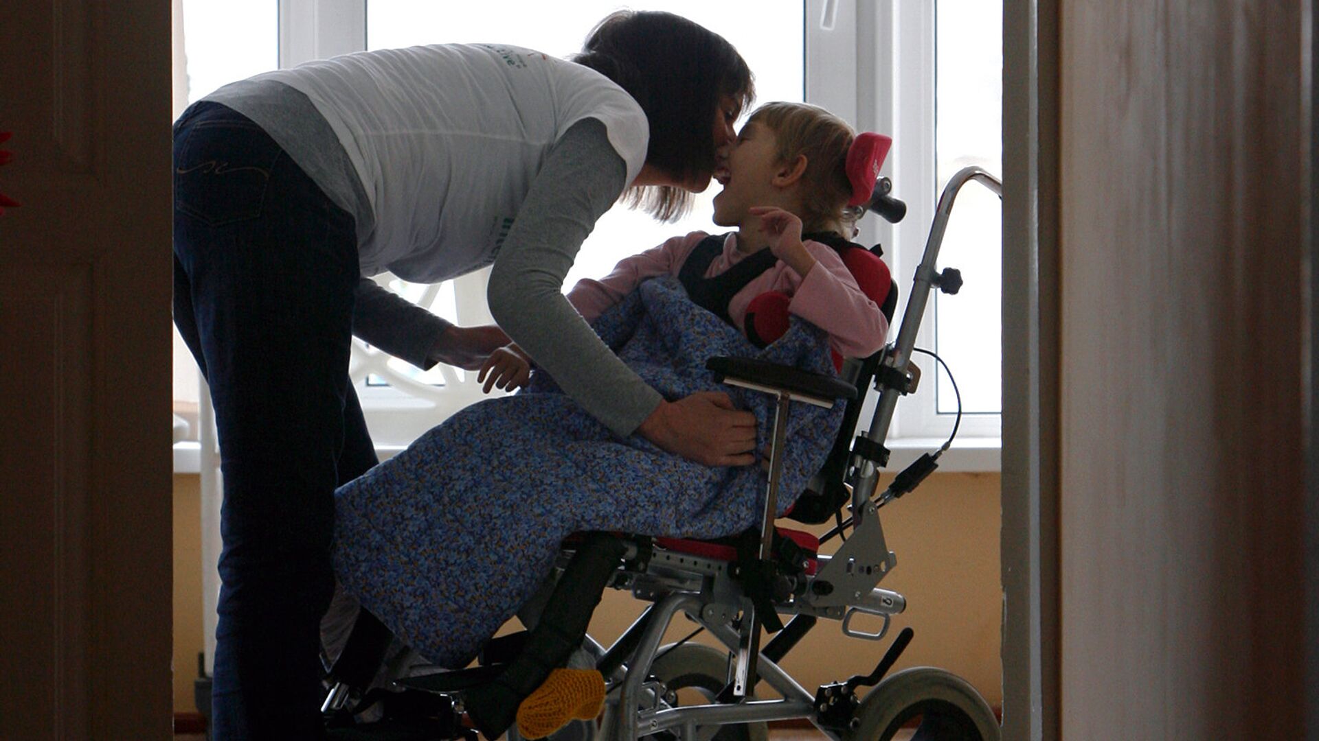 В Госдуме поддержали проект о госпитализации детей-инвалидов с родителями -  РИА Новости, 18.10.2021