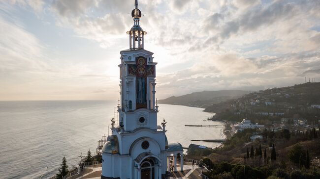 Вид на храм-маяк Святого Николая Чудотворца в Крыму. Архивное фото