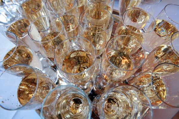 Москва с избытком запаслась шампанским к Новому году