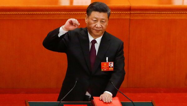 Председатель КНР Си Цзиньпин приносит присягу после переизбрания еще на один пятилетний срок в Пекине, Китай. 17 марта 2018