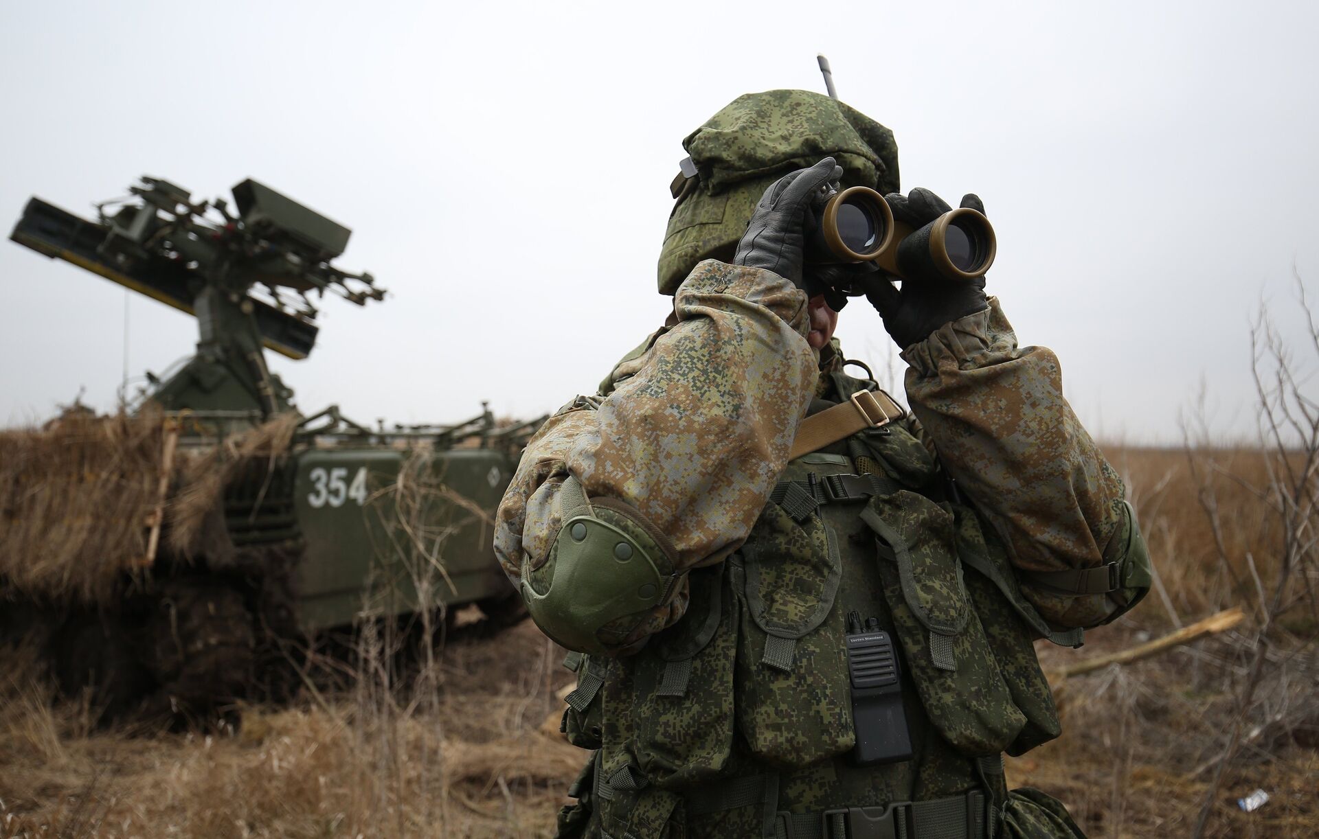 Военнослужащие во время тактико-специальных учений подразделения противовоздушной обороны воздушно-десантной дивизии - РИА Новости, 1920, 18.10.2021