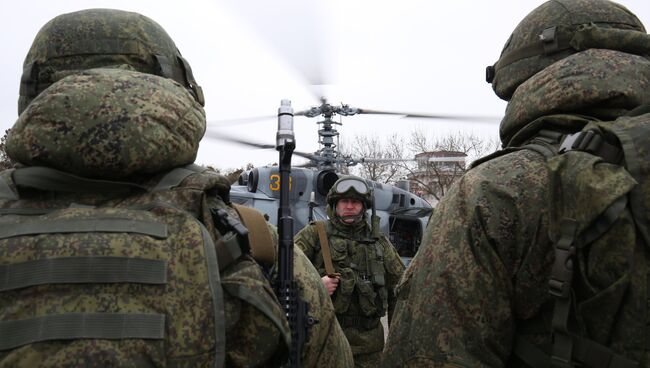 Военнослужащие во время тактико-специальных учений подразделения противовоздушной обороны воздушно-десантной дивизии. Архивное фото