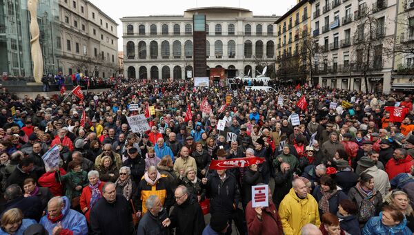 Пенсионеры во время демонстрации в Мадриде, требующие более высоких пенсий. 17 марта 2018