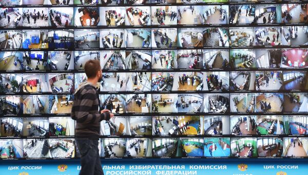 Трансляция голосования избирателей на выборах президента РФ с видеокамер, установленных на избирательных участках, в информационном центре ЦИК РФ. 18 марта 2018  18 марта 2018