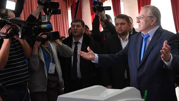 Кандидат в президенты РФ от ЛДПР Владимир Жириновский во время голосования на избирательном участке в Москве на выборах президента РФ. 18 марта 2018