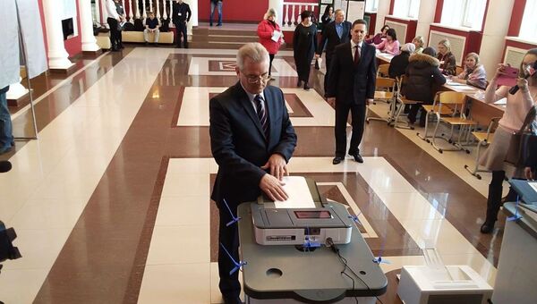 Губернатор Пензенской области  Иван Белозерцев во время голосования. 18 марта 2018