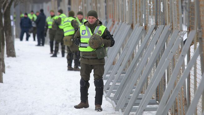 Сотрудники МВД Украины блокируют здание посольства РФ в Киеве в связи с выборами президента РФ. 18 марта 2018