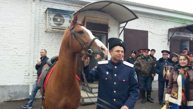 Помощник атамана станицы Александровская по военно-патриотической работе Юрий Солодунов на выборах президента РФ. 18 марта 2018