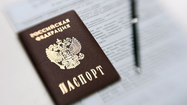 Паспорт и бланк для голосования на столе избирательного участка