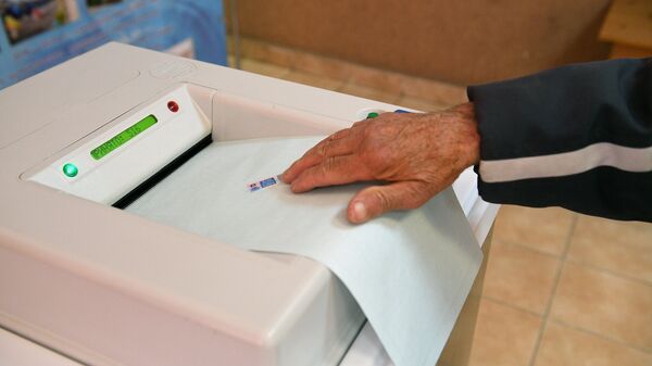 Комплекс обработки избирательных бюллетеней во время выборов президента Российской Федерации. 18 марта 2018