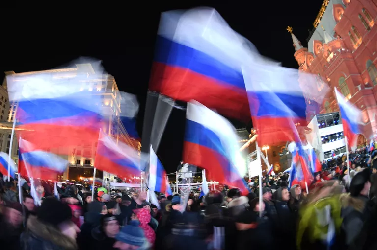Участники перед началом митинг-концерта на Манежной площади в Москве, посвященного годовщине воссоединения Крыма с Россией. 18 марта 2018 Участники перед началом митинг-концерта на Манежной площади в Москве, посвященного годовщине воссоединения Крыма с Россией. 18 марта 2018