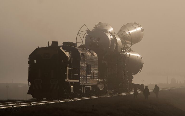 Вывоз ракеты-носителя Союз-ФГ c транспортно-пилотируемым кораблем Союз МС-08 на стартовую площадку космодрома Байконур. 19 марта 2018