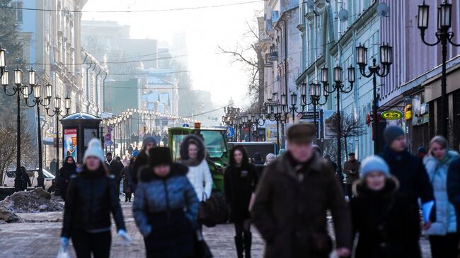 Прохожие в центре Нижнего Новгорода