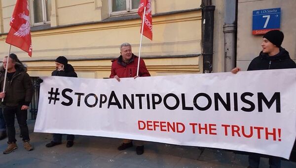 Акция националистов у здания посольства Украины в Польше