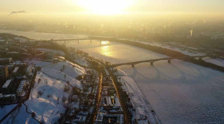 Вид на Нагорную часть и обледеневшую Оку в Нижнем Новгороде