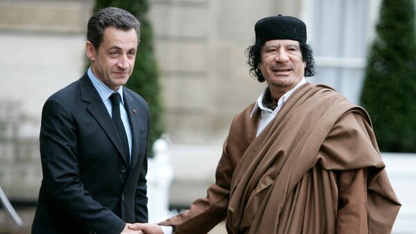 Николя Саркози и Муаммар Каддафи. Архивное фото
