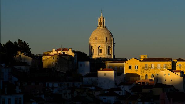 Вид на Лиссабон со смотровой площадки Санта Лючия