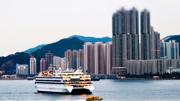Вид с моря на Гонконг