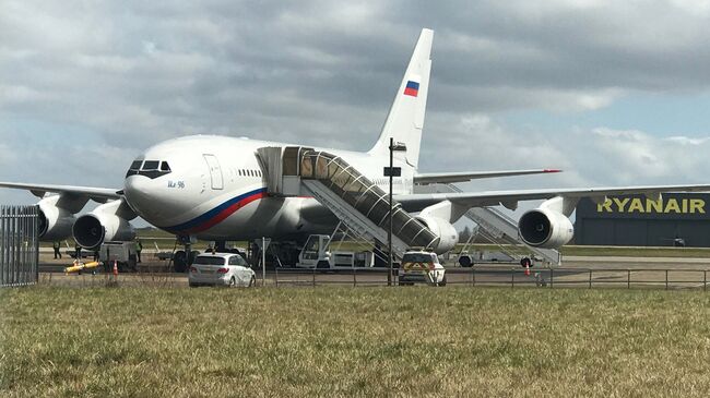 Самолет Ил-96 российской авиакомпании Россия в лондонском аэропорту Хитроу. 20 марта 2018