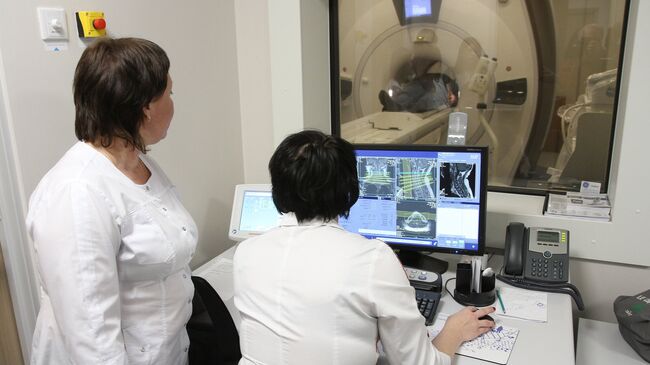 Пациент проходит исследование на томографе в клиническом госпитале Мать и дитя в Самаре