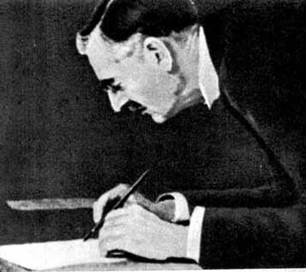 Премьер-министр Великобритании Чемберлен подписывает мюнхенское соглашение. 1938 г.